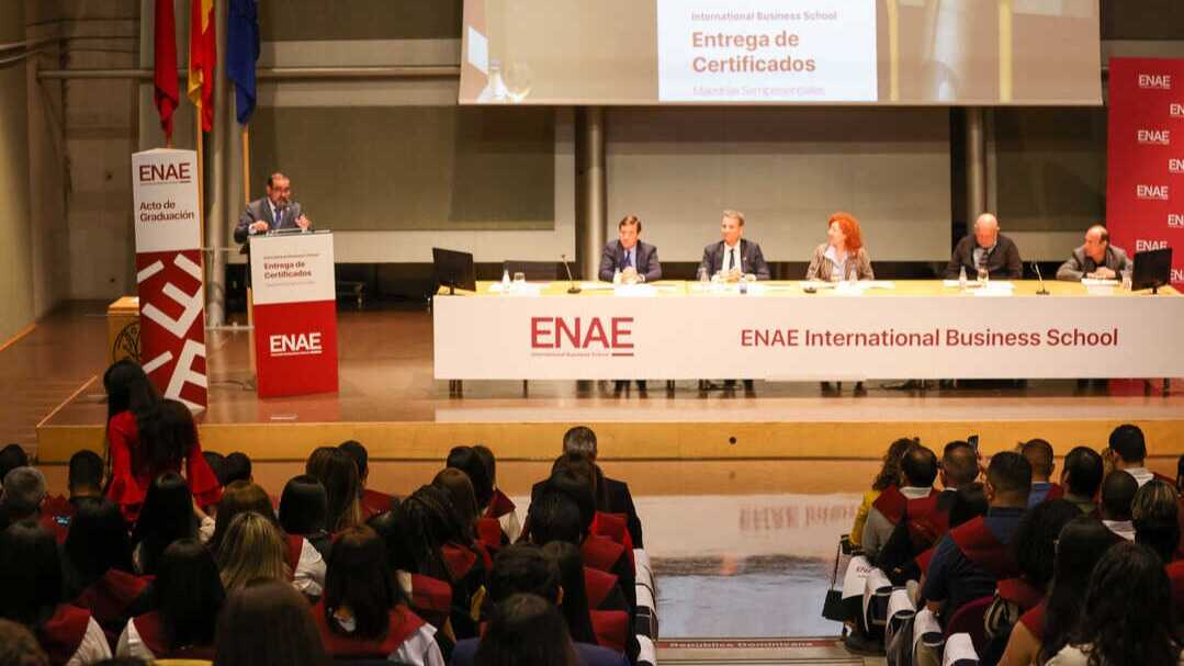 Un momento de la entrega de diplomas a los alumnos de ENAE. (ENAE)