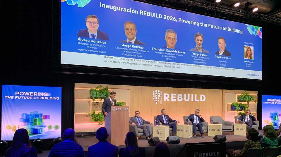 El consejero de Fomento e Infraestructuras, Jorge García Montoro, en la inauguración de la Feria Rebuild. (CARM)