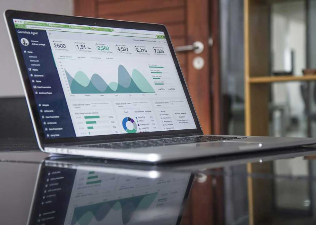 <h2>Migrar a Mailrelay: una decisión estratégica para ahorrar dinero desde el inicio con email marketing- Imagen <a target="_blank"  data-cke-saved-href="https://unsplash.com/es/fotos/laptop-computer-on-glass-top-table-hpjSkU2UYSU" href="https://unsplash.com/es/fotos/laptop-computer-on-glass-top-table-hpjSkU2UYSU">Unsplash</a></h2>
