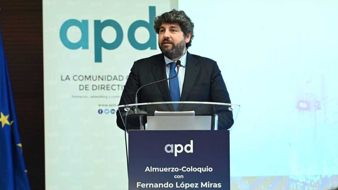 El presidente de la Comunidad, Fernando López Miras, durante el coloquio organizado por la Asociación para el Progreso de la Dirección (APD). (CARM)