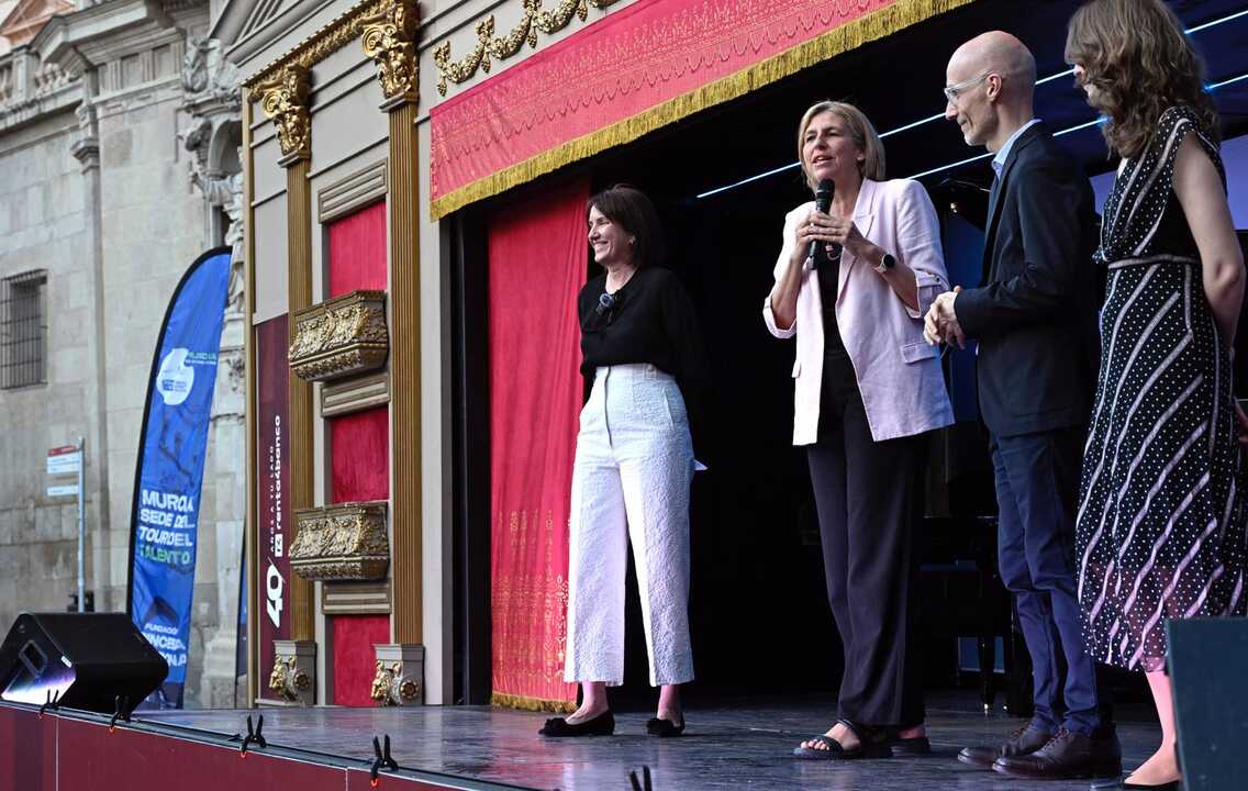 Presentación del evento por parte de autoridades y organizadores.