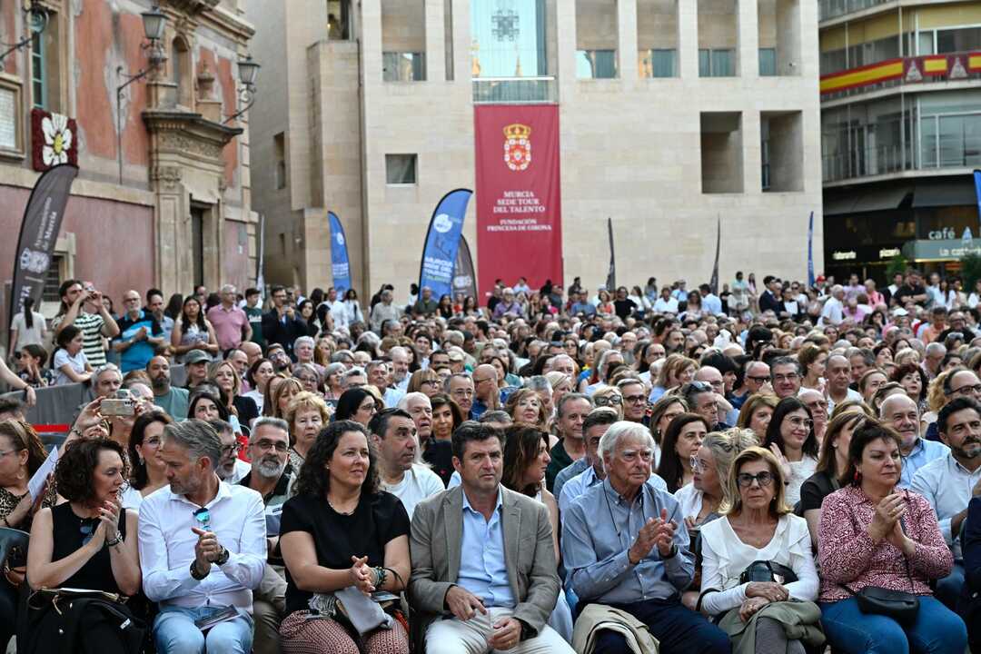 Gran cantidad de público asistente.