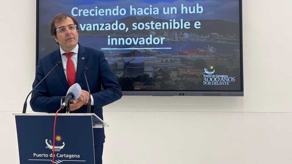 El presidente de la Autoridad Portuaria de Cartagena, Pedro Pablo Hernández, en rueda de prensa. (APC)